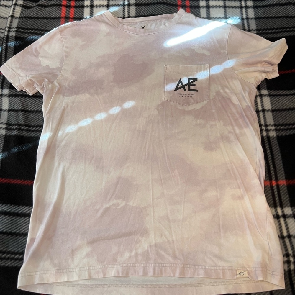 American Eagle Cloudy T-shirt w/ pocket